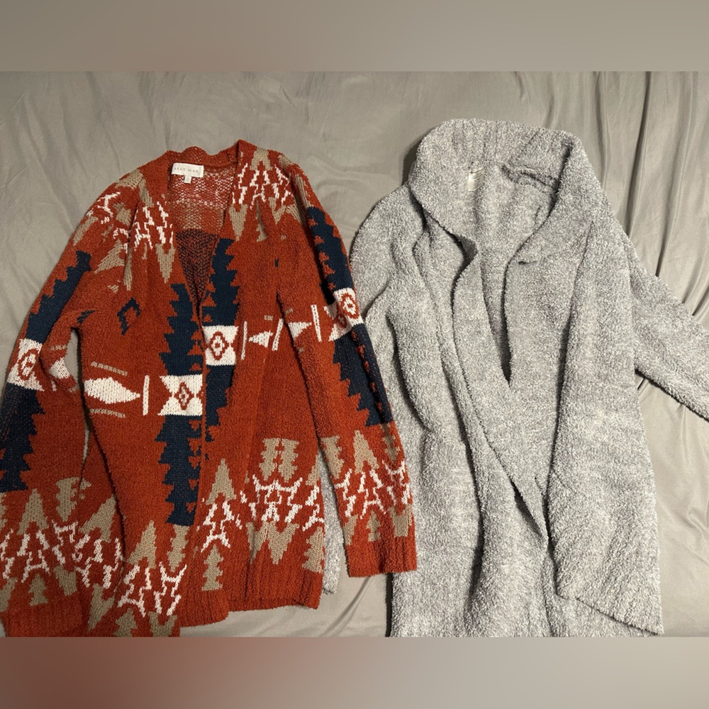 Woman’s Western Gray and Red Patterned Cardigan